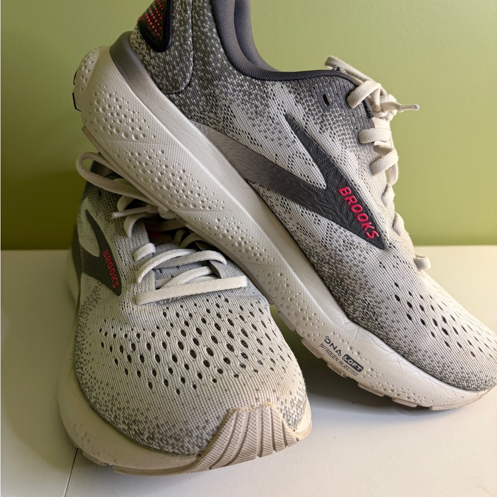 Brooks women White and Gray Athletic Shoes